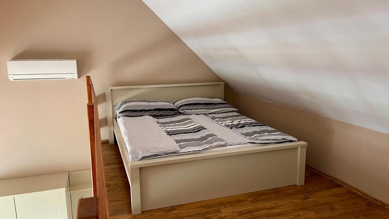 Gyula Var Premium Apartman Eksteriør bilde